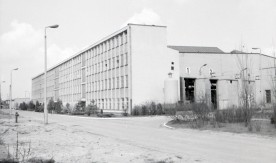 "Warszawa Grochów", budynek administracyjny przy lokomotywowni, 1979. Fot. J. Szeliga....